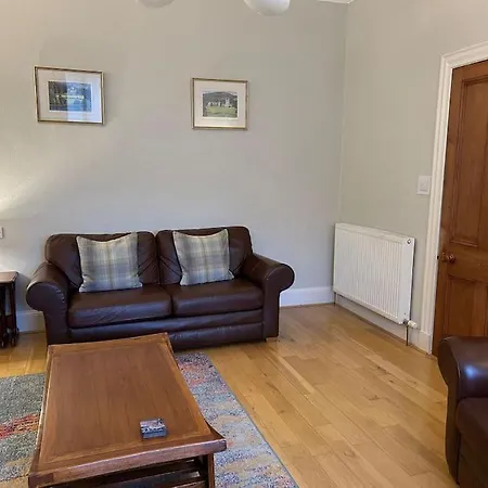 Spacious 2 Bedroom Flat In Heart Of Ballater Exterior photo