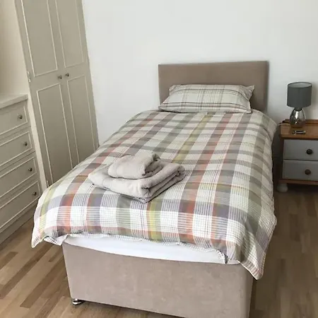 Spacious 2 Bedroom Flat In Heart Of Ballater Exterior photo
