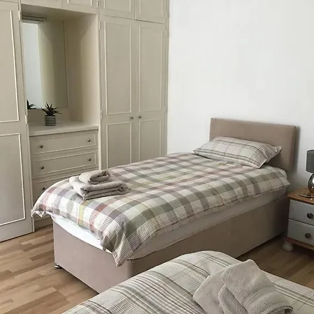 Spacious 2 Bedroom Flat In Heart Of Ballater Exterior photo