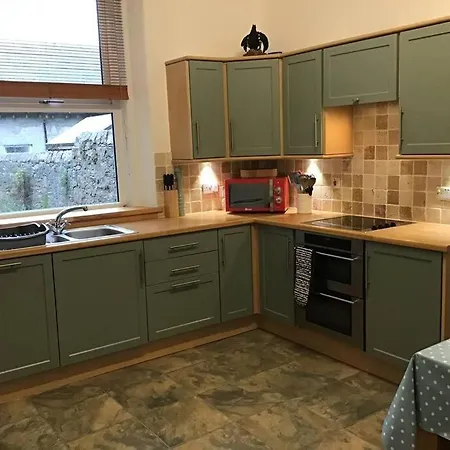 Spacious 2 Bedroom Flat In Heart Of Ballater Exterior photo