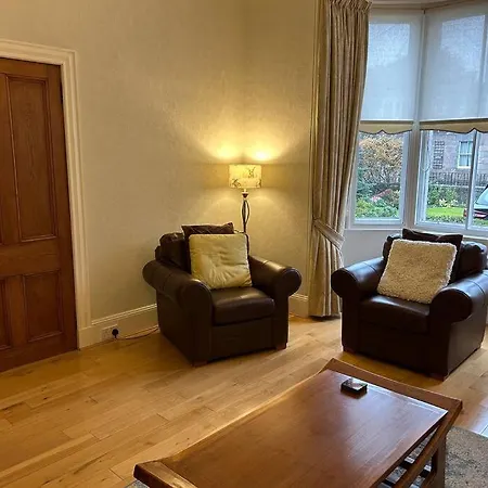 Spacious 2 Bedroom Flat In Heart Of Ballater Exterior photo