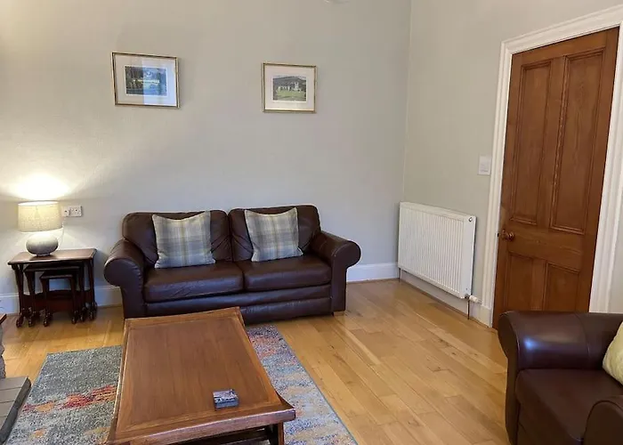 Spacious 2 Bedroom Flat In Heart Of Ballater