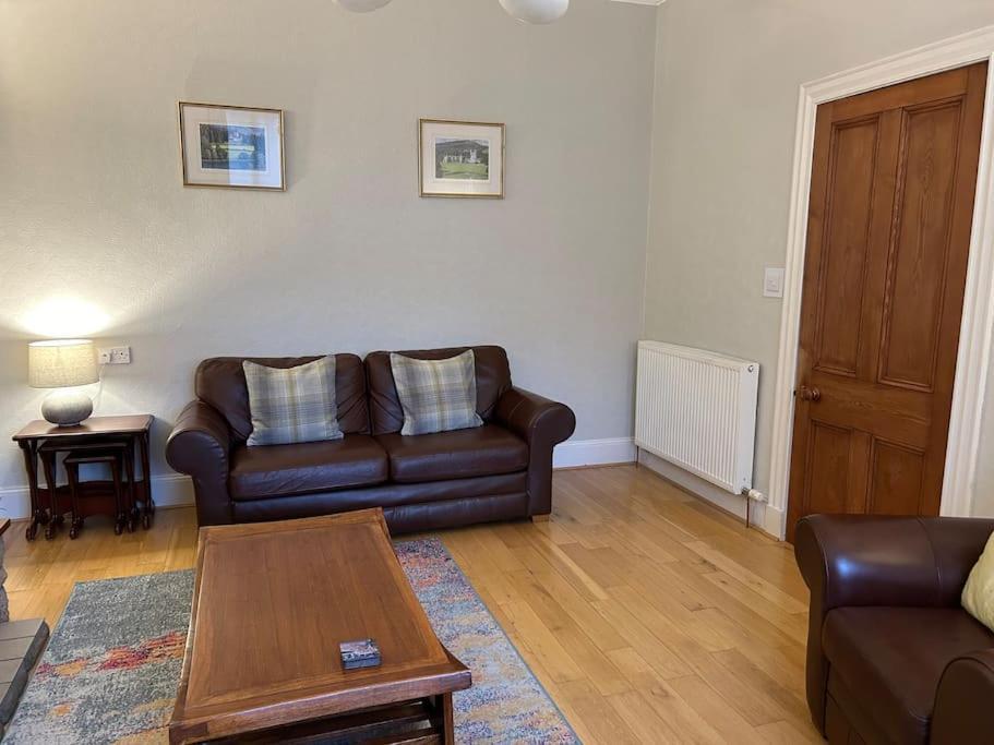 Spacious 2 Bedroom Flat In Heart Of Apartment Ballater