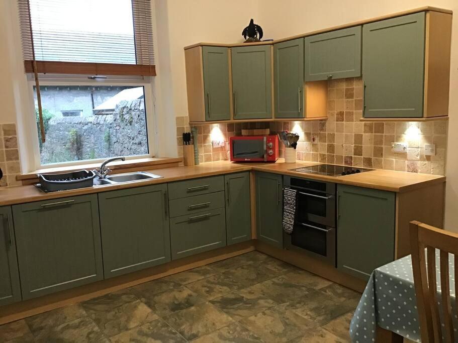Spacious 2 Bedroom Flat In Heart Of Apartment Ballater
